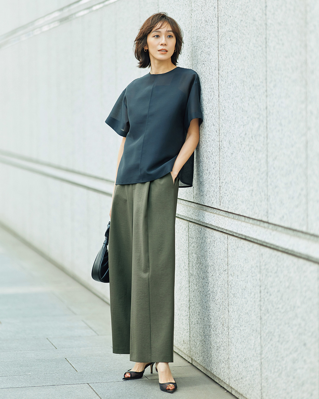 リネンタッチ・タックセミワイドパンツ64cm