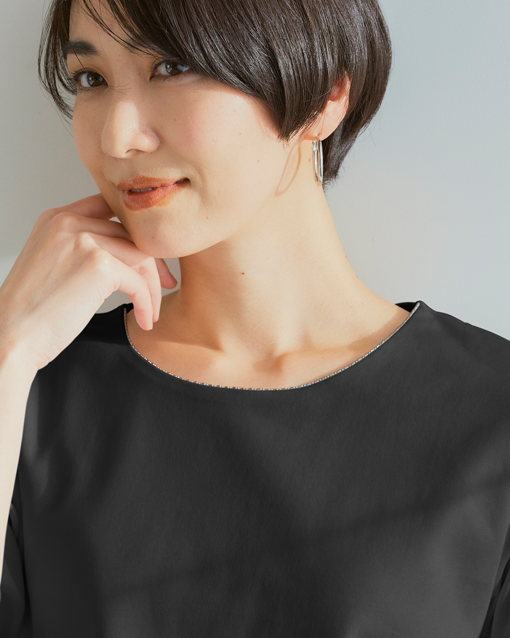 ビーズトリムクルーネック／7分袖・ドゥクラッセTシャツ