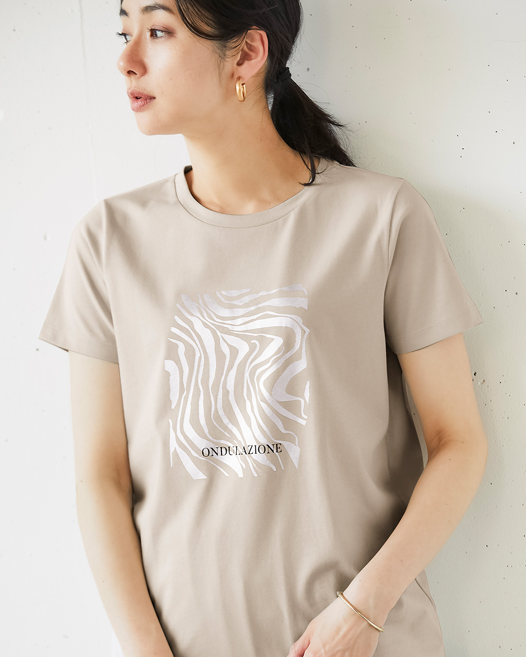 メタリックデザインTシャツ